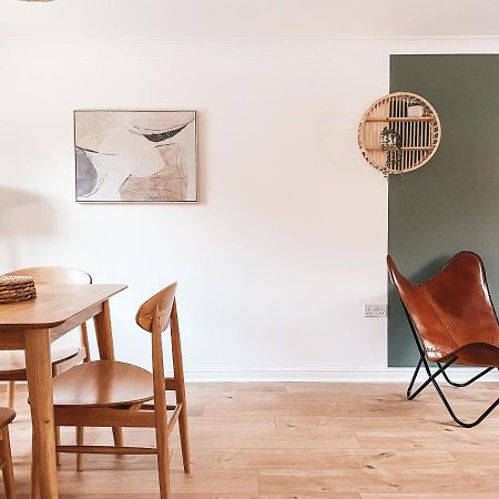 Hollybush Apartment, By Solace Stays Newport  Luaran gambar