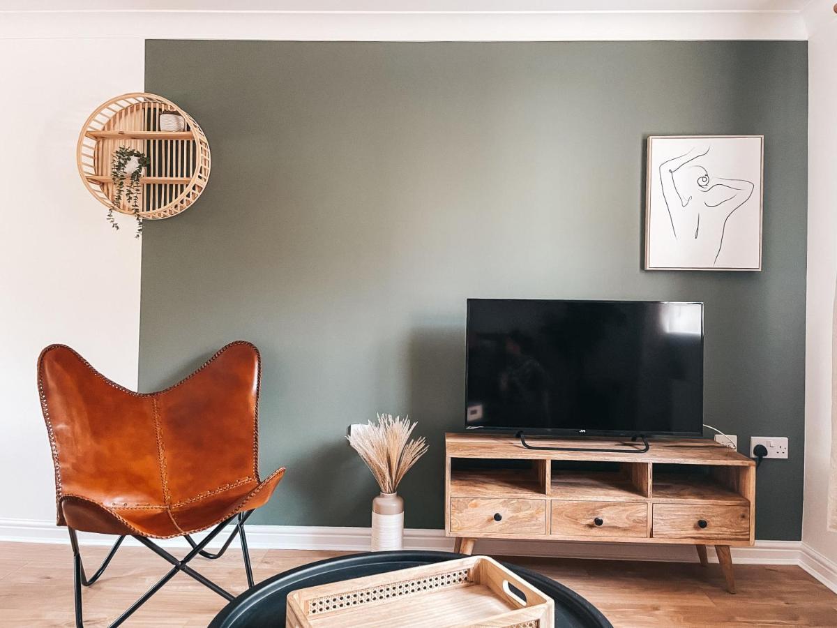Hollybush Apartment, By Solace Stays Newport  Luaran gambar