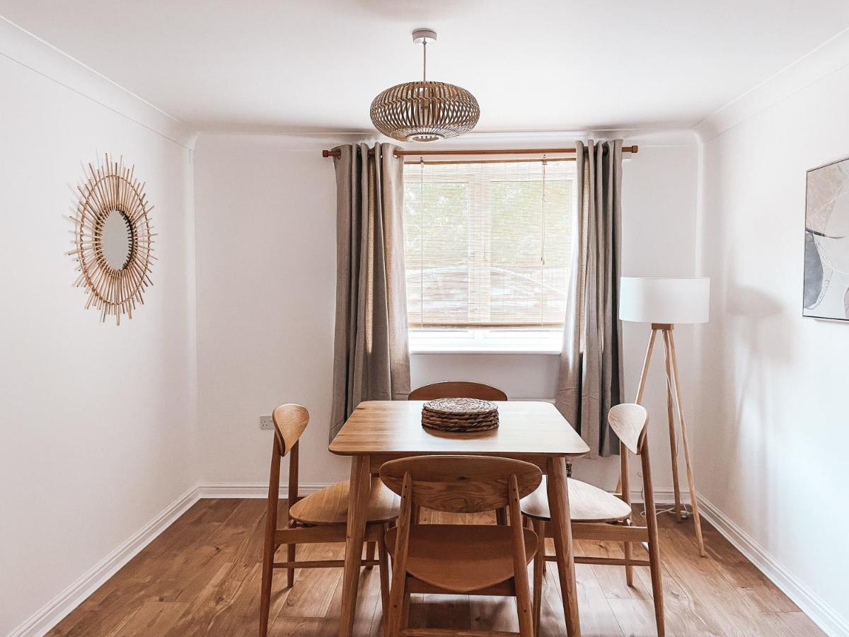 Hollybush Apartment, By Solace Stays Newport  Luaran gambar