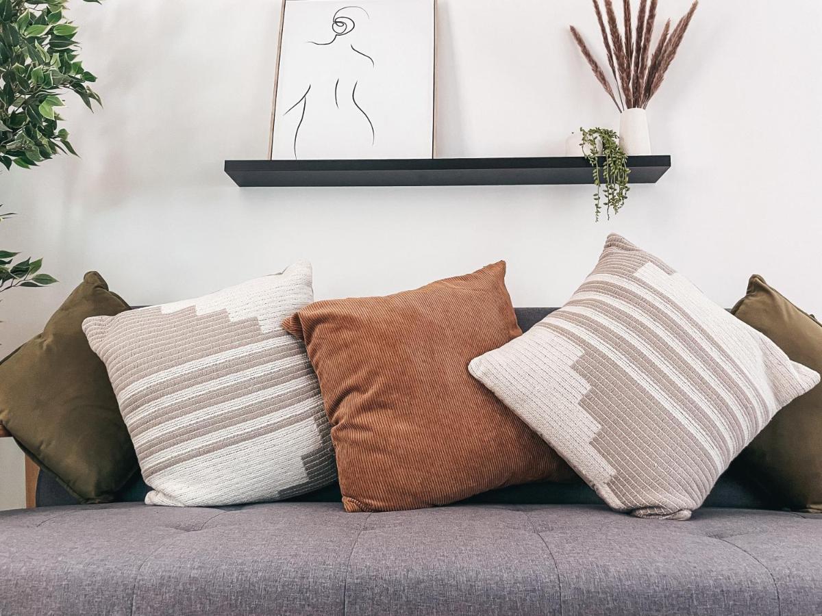Hollybush Apartment, By Solace Stays Newport  Luaran gambar