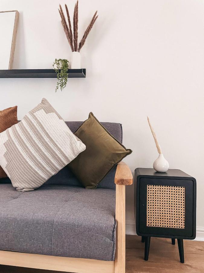 Hollybush Apartment, By Solace Stays Newport  Luaran gambar