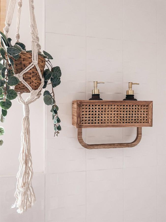 Hollybush Apartment, By Solace Stays Newport  Luaran gambar