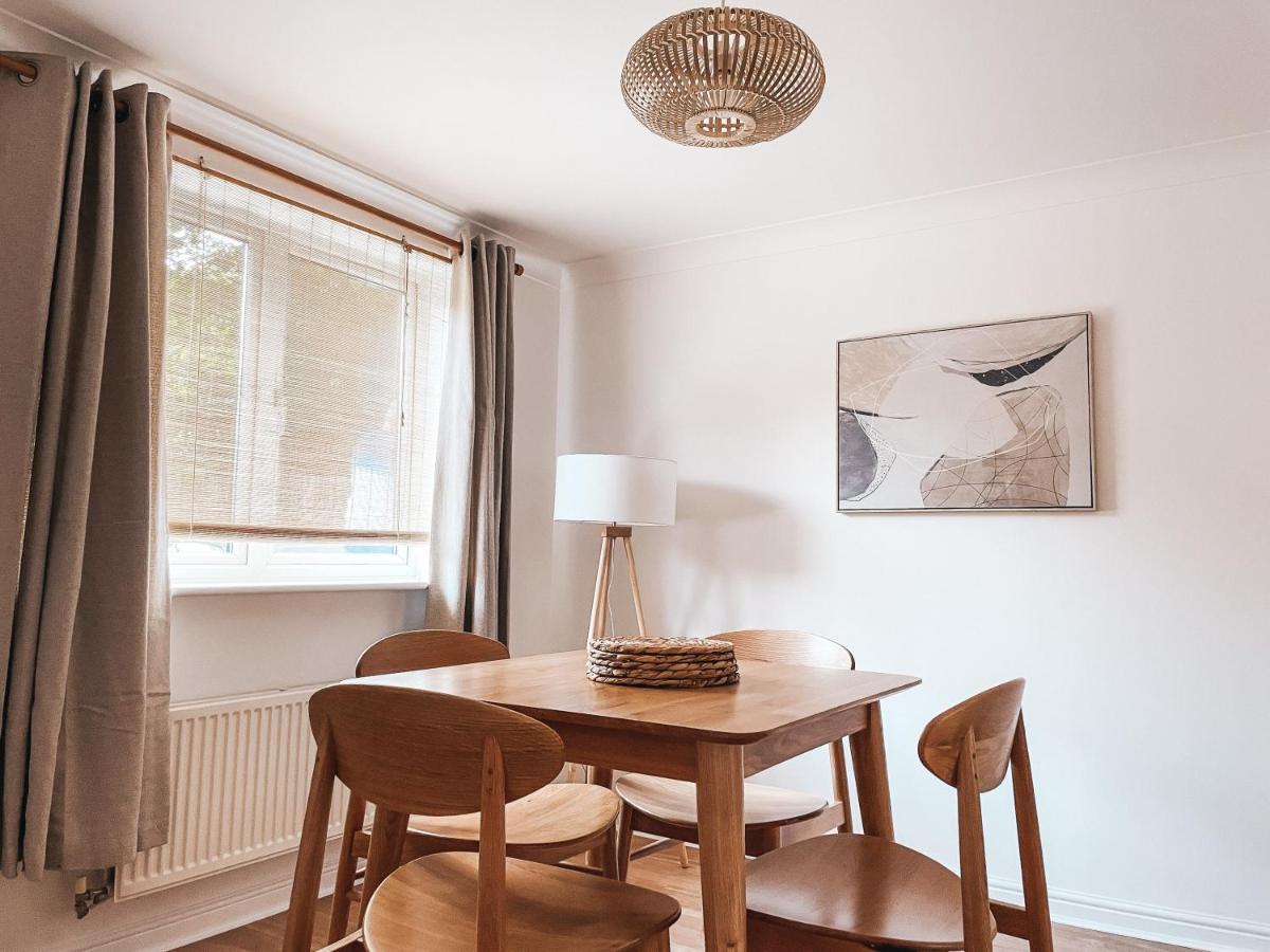 Hollybush Apartment, By Solace Stays Newport  Luaran gambar