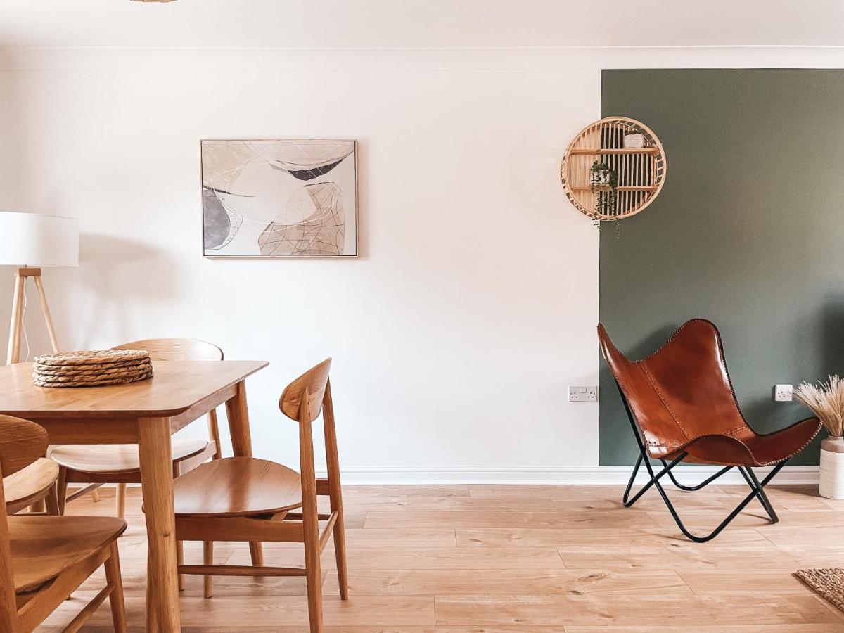 Hollybush Apartment, By Solace Stays Newport  Luaran gambar