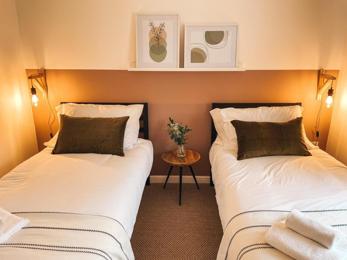 Hollybush Apartment, By Solace Stays Newport  Luaran gambar