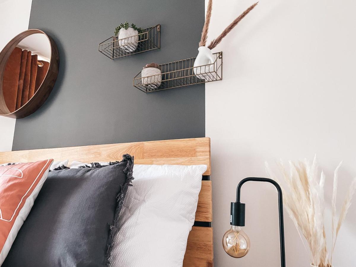 Hollybush Apartment, By Solace Stays Newport  Luaran gambar