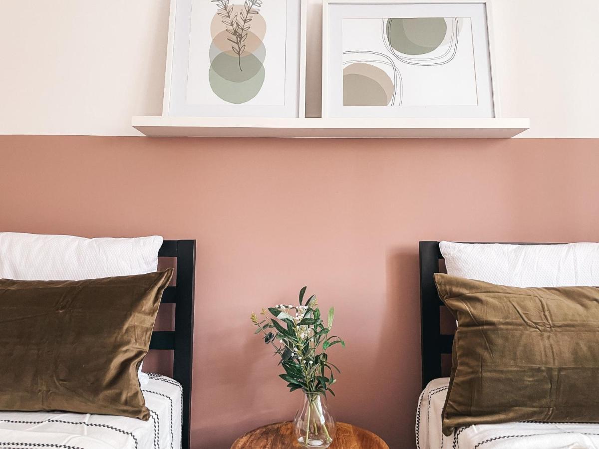 Hollybush Apartment, By Solace Stays Newport  Luaran gambar