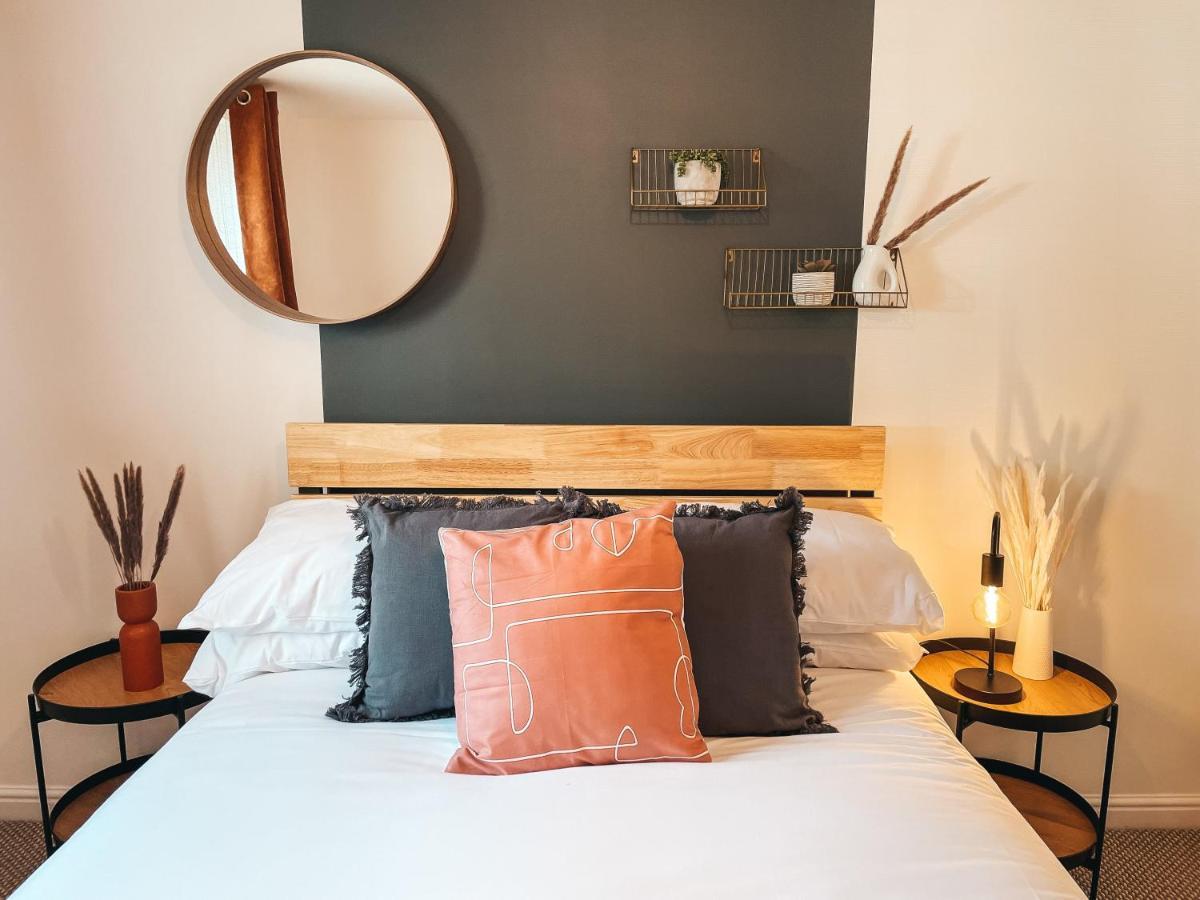 Hollybush Apartment, By Solace Stays Newport  Luaran gambar