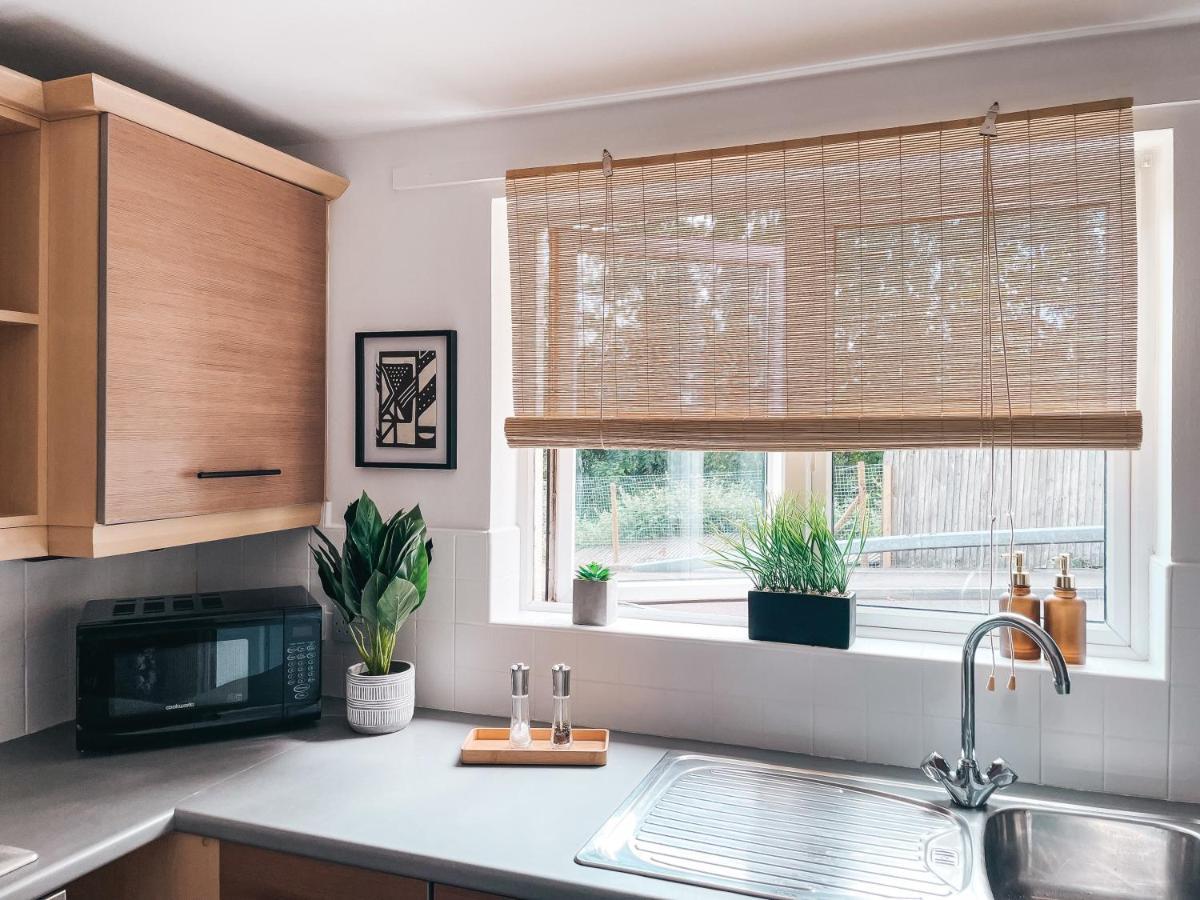 Hollybush Apartment, By Solace Stays Newport  Luaran gambar